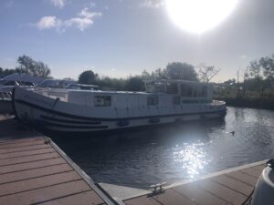 Hausboot im Hafen