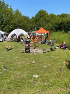 Medizinrad auf der Wiese beim Schamanischen Festival 2023 in Darscheid.